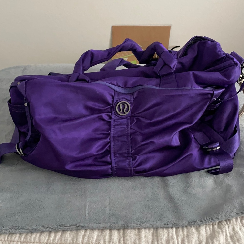 Lululemon purple gym bag